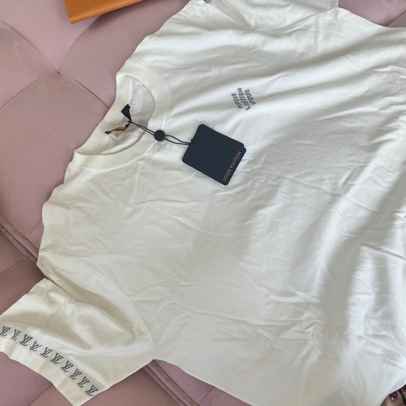Louis Vuitton Cream T-Shirt with Logo Sleeves - Picture 1 of 5